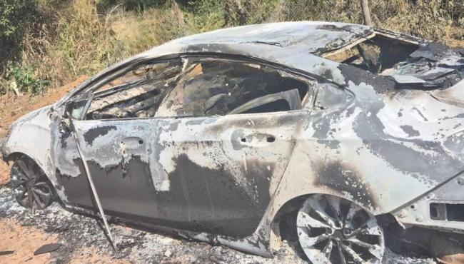 Ossada humana é encontrada em carro carbonizado, no ES