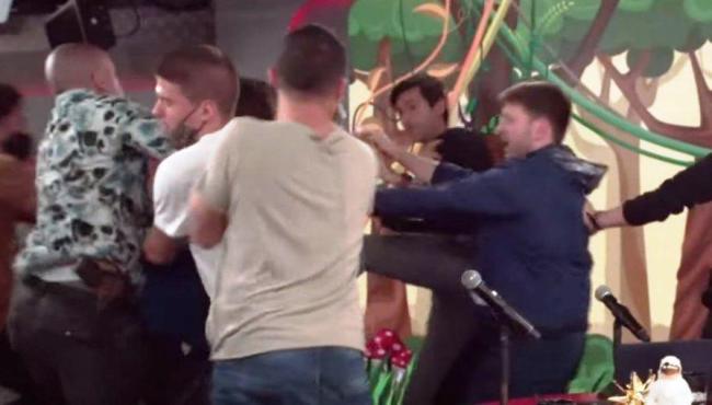 Pancadaria no "Pânico" teve homem armado e estresse nos bastidores