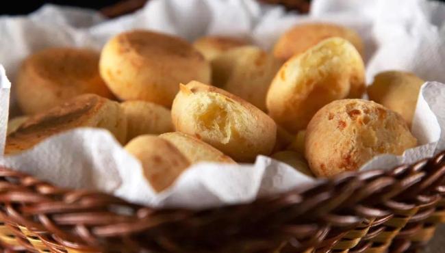 Pão de queijo não existiria sem a mandioca