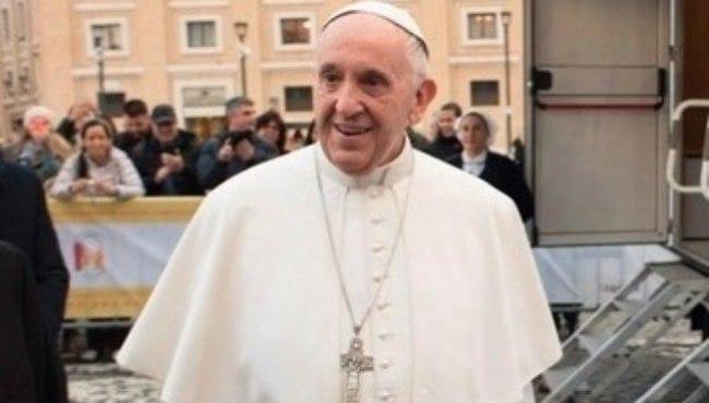 Papa Francisco defende união civil de homossexuais