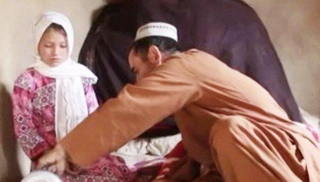 Para se alimentar, família vende casamento de filha de 9 anos com homem de 55