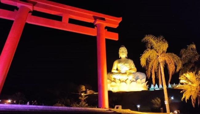 Parceria da Suzano e Detran-ES ilumina o Buda de Ibiraçu nas cores do Maio Amarelo
