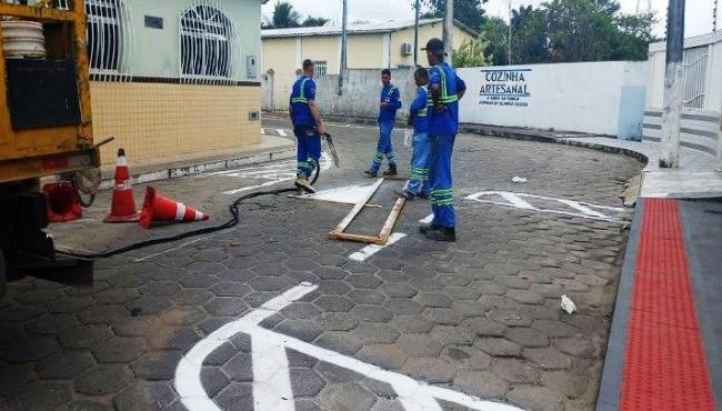 Parceria entre Prefeitura e Governo do ES garante revitalização da sinalização vertical e horizontal em São Mateus, ES