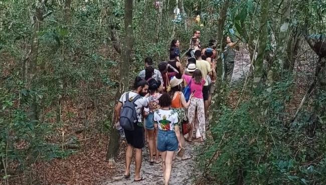Parque Estadual de Itaúnas, em Conceição da Barra, no ES, promove turismo consciente e trilha guiada em parceria com o FENFIT