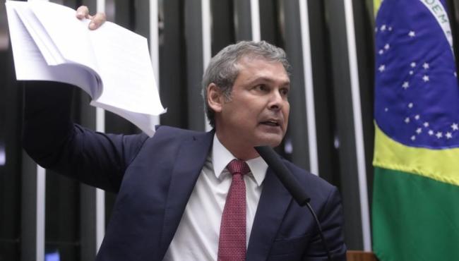 Partidos prometem acionar STF contra decisão da Câmara de suspender ação sobre golpe