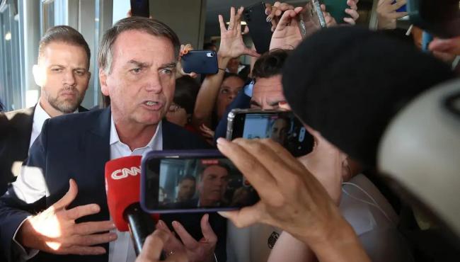 Passaporte de Bolsonaro é entregue às autoridades