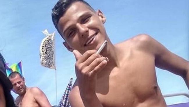 Patrão mata jovem por conta de R$ 200 e ‘esquece’ dedo na cena do crime