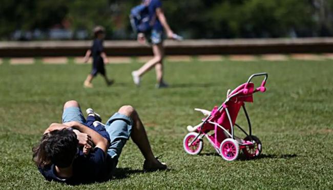 Pediatras pedem aprovação de lei com licença-paternidade de 1 mês