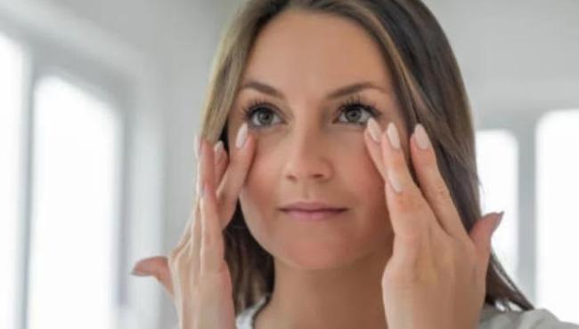 Pele de porcelana: Hidratante natural apaga rugas e rejuvenesce a aparência de mulheres 55+