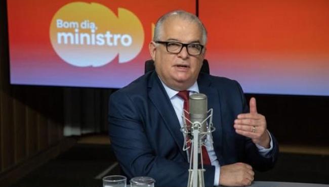 “Pequenos empreendedores não exportam tanto quanto deveriam”, diz o ministro Márcio França