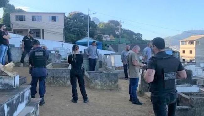 Perna é encontrada em cima de jazigo no ES; polícia investiga o caso