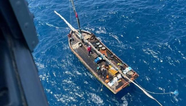 Pescadores são resgatados após passar seis dias à deriva
