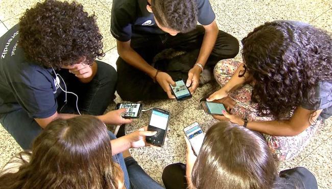 Pesquisa mostra que 82% são contra crianças de até 3 anos com celular