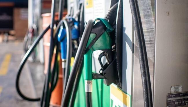 Petrobras baixa preço da gasolina para distribuidoras em 5,3%