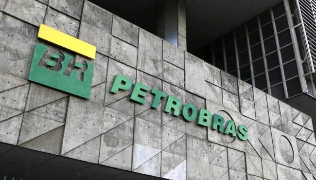 Petrobras batiza primeiro navio a navegar com tripulação 100% feminina