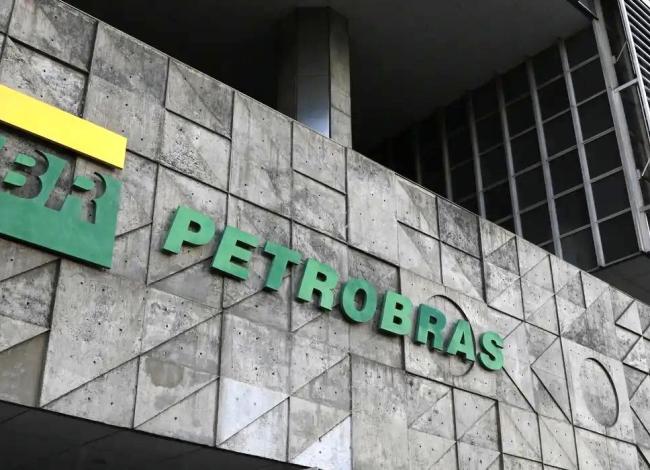 Petrobras batiza primeiro navio a navegar com tripulação 100% feminina