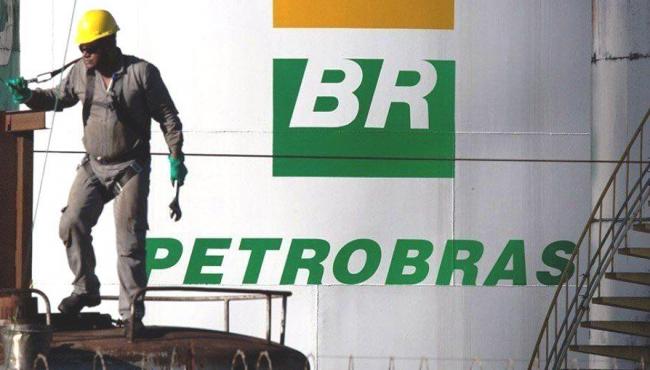 Petrobras reduz preço da gasolina a partir de amanhã (12); diesel não muda