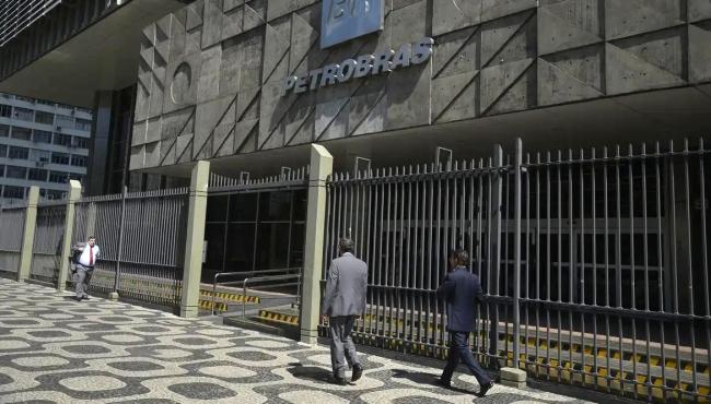 Petroleiros aprovam greve nacional a partir de segunda-feira (15)