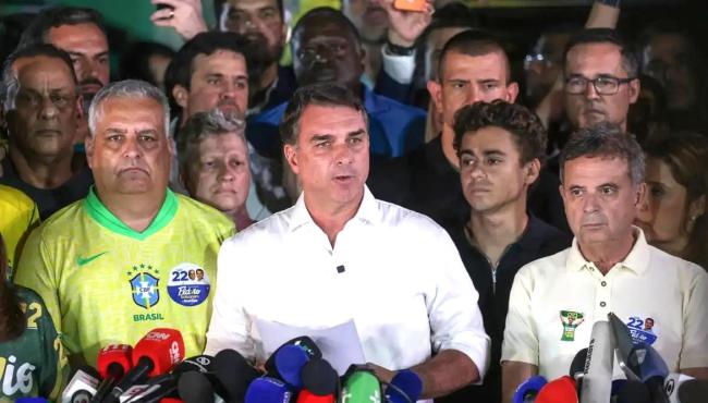 PF investiga circunstâncias da fuga de Flávio Bolsonaro do Brasil
