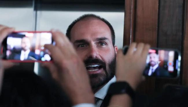 PGR pede ao Supremo condenação de Eduardo Bolsonaro por coação