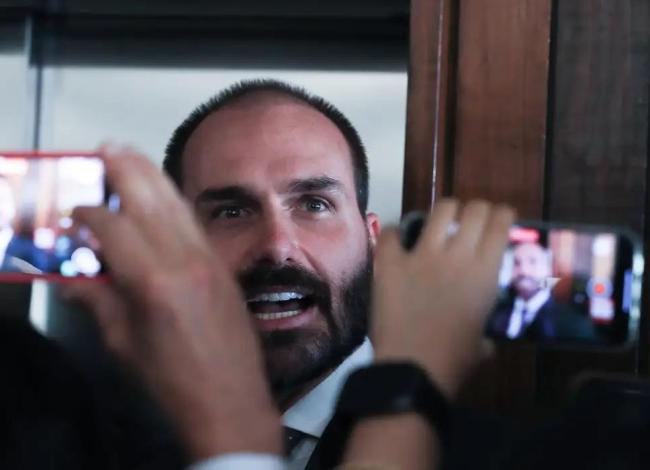 PGR pede ao Supremo condenação de Eduardo Bolsonaro por coação