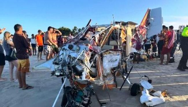 Piloto morre em queda de aeronave ultraleve na Praia de Aquiraz, na Grande Fortaleza