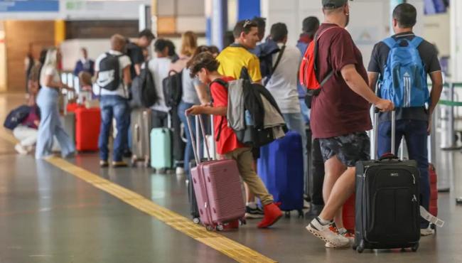 Pilotos e comissários podem entrar em greve a partir de 1º de janeiro