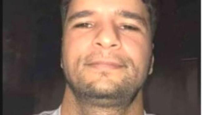 Polícia acha morto em motel homem suspeito de assassinar a mulher e os tios dela em Macaé, no Rio