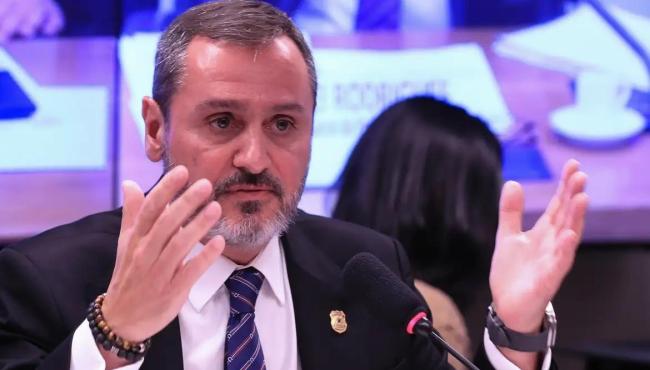 Polícia Federal retira credenciais de agente de imigração dos EUA
