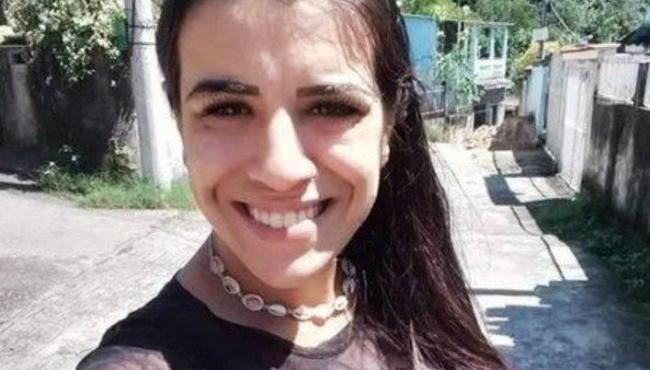 Polícia prende jovem acusada de matar atriz pornô a facadas