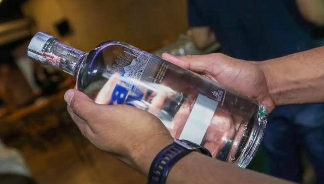 Policiais descobrem laboratório de falsificação de bebidas no DF