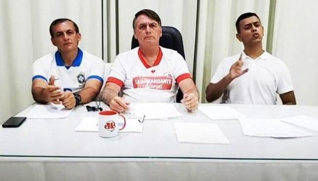 Política de fechar pode trazer caos ao Brasil, diz Bolsonaro