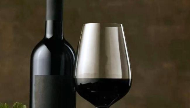 Por que as garrafas de vinho têm 750ml e não um litro?