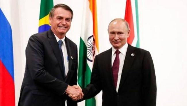 Por telefone, Putin garante a Bolsonaro fornecimento de fertilizantes