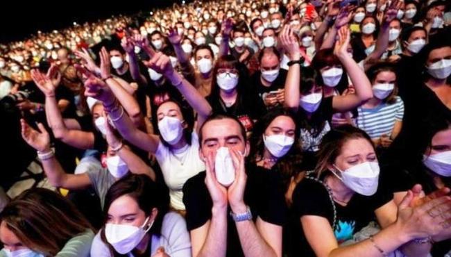 Porque apenas 6 se infectaram com Covid-19 em show com 5 mil pessoas em Barcelona, na França?