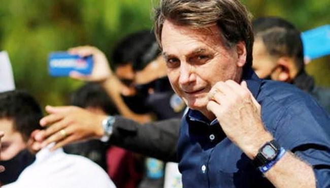 “Povo quer liberdade e democracia”, afirma Bolsonaro após manifestação