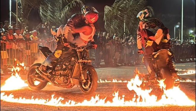 Praça da Cadeira recebe noite histórica de adrenalina e grande público em Conceição da Barra, ES