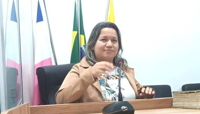 Prefeitura atende requerimento da vereadora Camila e recupera caixa de passagem e calçamento na Avenida Anízio Kock da Cunha, em Conceição da Barra, ES