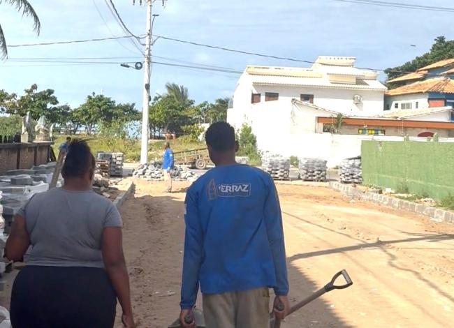 Prefeitura de Conceição da Barra, no ES, avança na pavimentação de ruas com recursos próprios