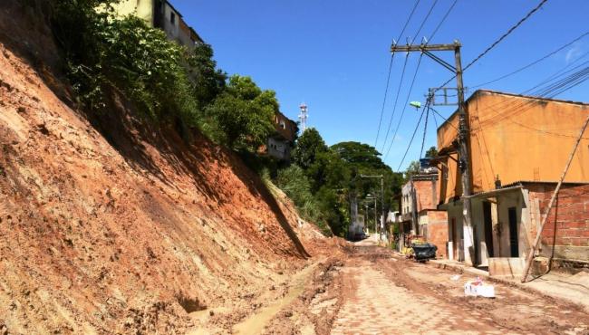 Prefeitura de São Mateus realiza obras de emergência na encosta da ladeira do besouro