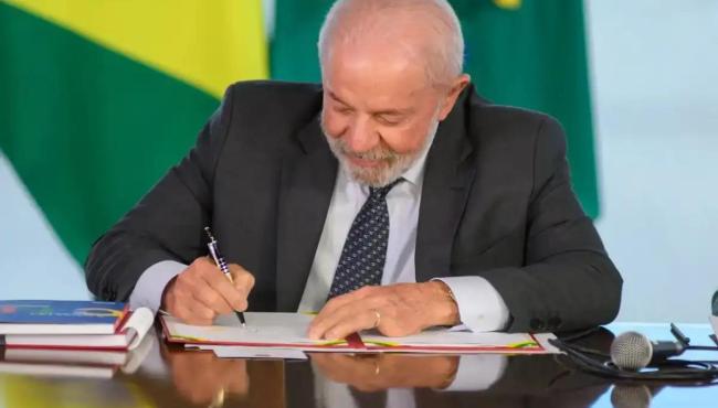 Presidente da República assina portarias de autorização para 19 novas unidades de institutos federais em 12 estados