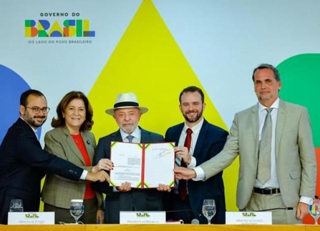 Presidente Lula assina MP do Novo Desenrola com foco na recuperação financeira de famílias, estudantes e pequenos empreendedores