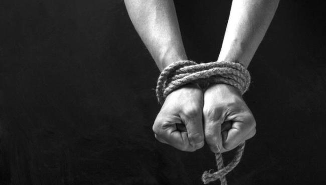Preso homem que sequestrou e amarrou ex-cunhada no banco de trás do carro para se vingar
