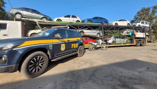 PRF flagra caminhão-cegonha levando carros adulterados no ES