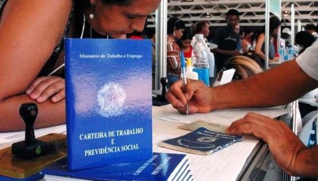 Primeira parcela do 13º salário deve ser paga pelas empresas nesta segunda-feira (30)