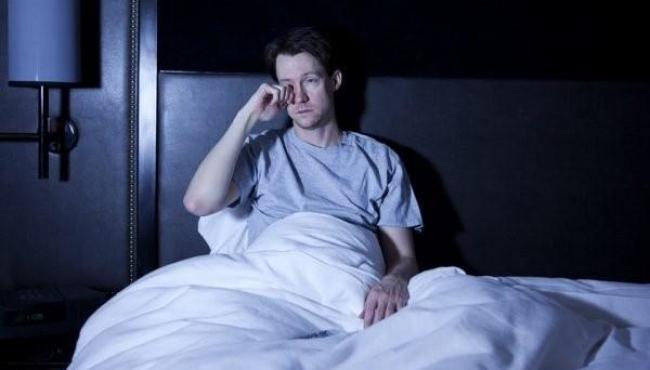 Privação de sono pode envelhecer cérebro em até dois anos, diz estudo