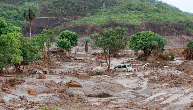 Produto fornecido pela Samarco contaminou Rio Doce com formol, diz laudo