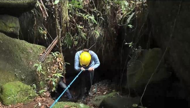 Produtores do ES armazenam vinhos e cachaças em caverna com 30 metros de profundidade para garantir qualidade das bebidas