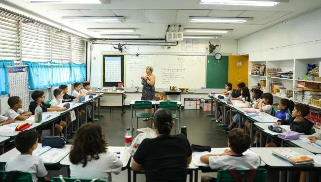Professor pode pedir Carteira Nacional Docente a partir desta quinta-feira (16)