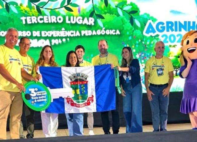 Professora de Linhares, no ES, conquista terceiro lugar no Agrinho 2026 e ganha moto zero km